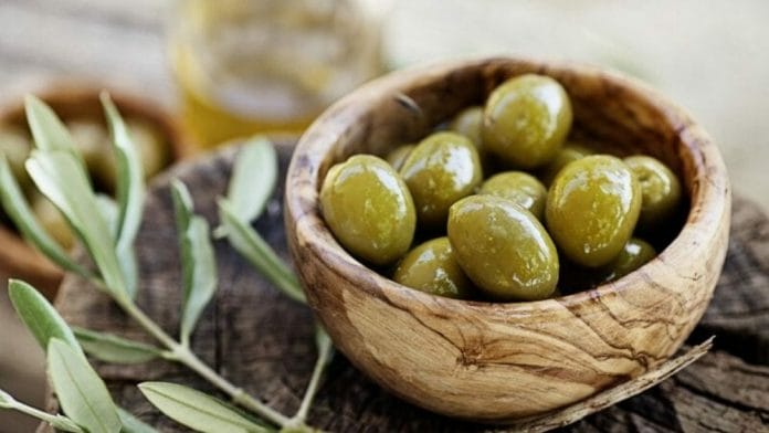 L'olive, un fruit oléagineux bon pour la santé.